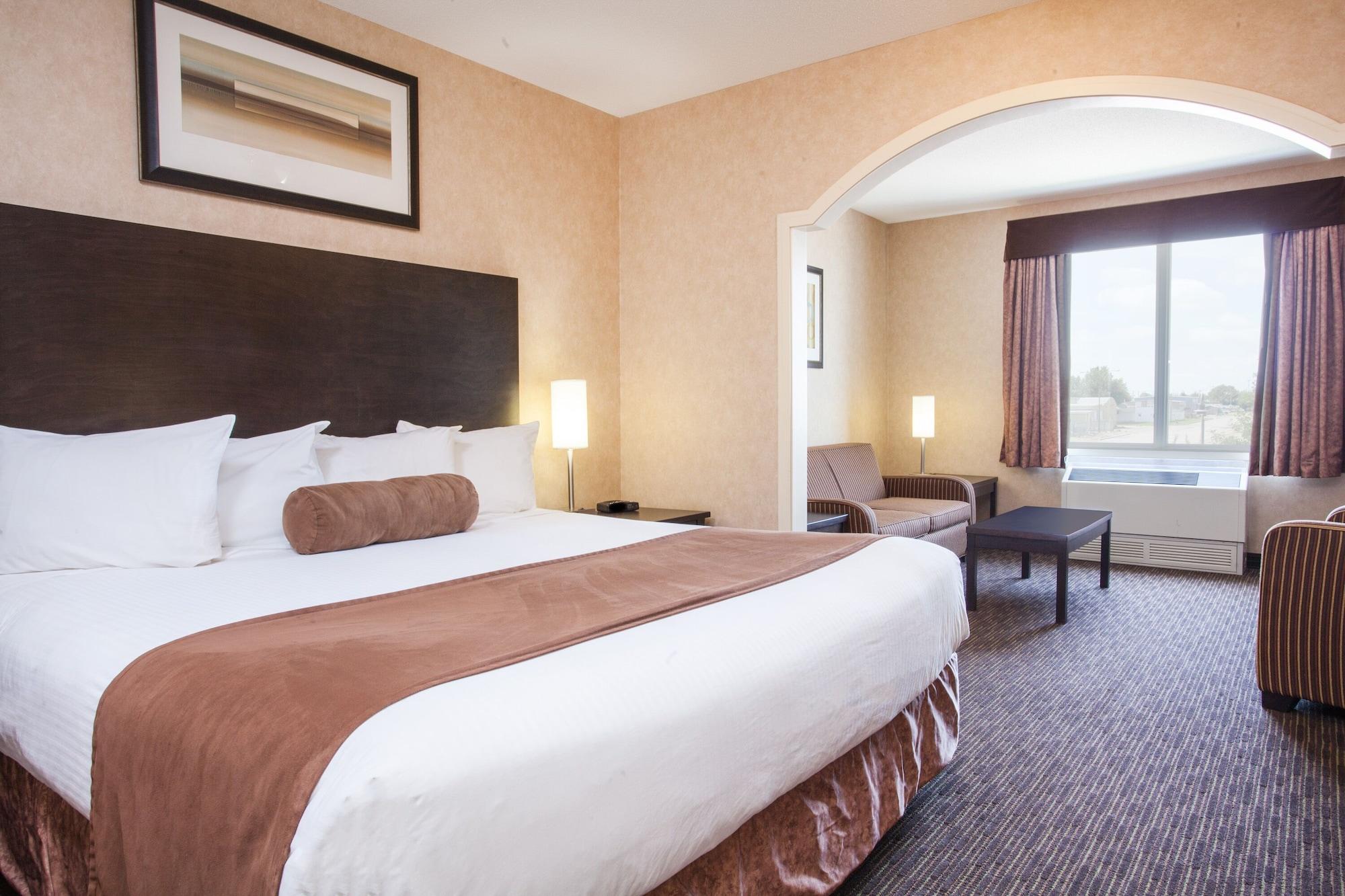 Ramada By Wyndham Estevan מראה חיצוני תמונה
