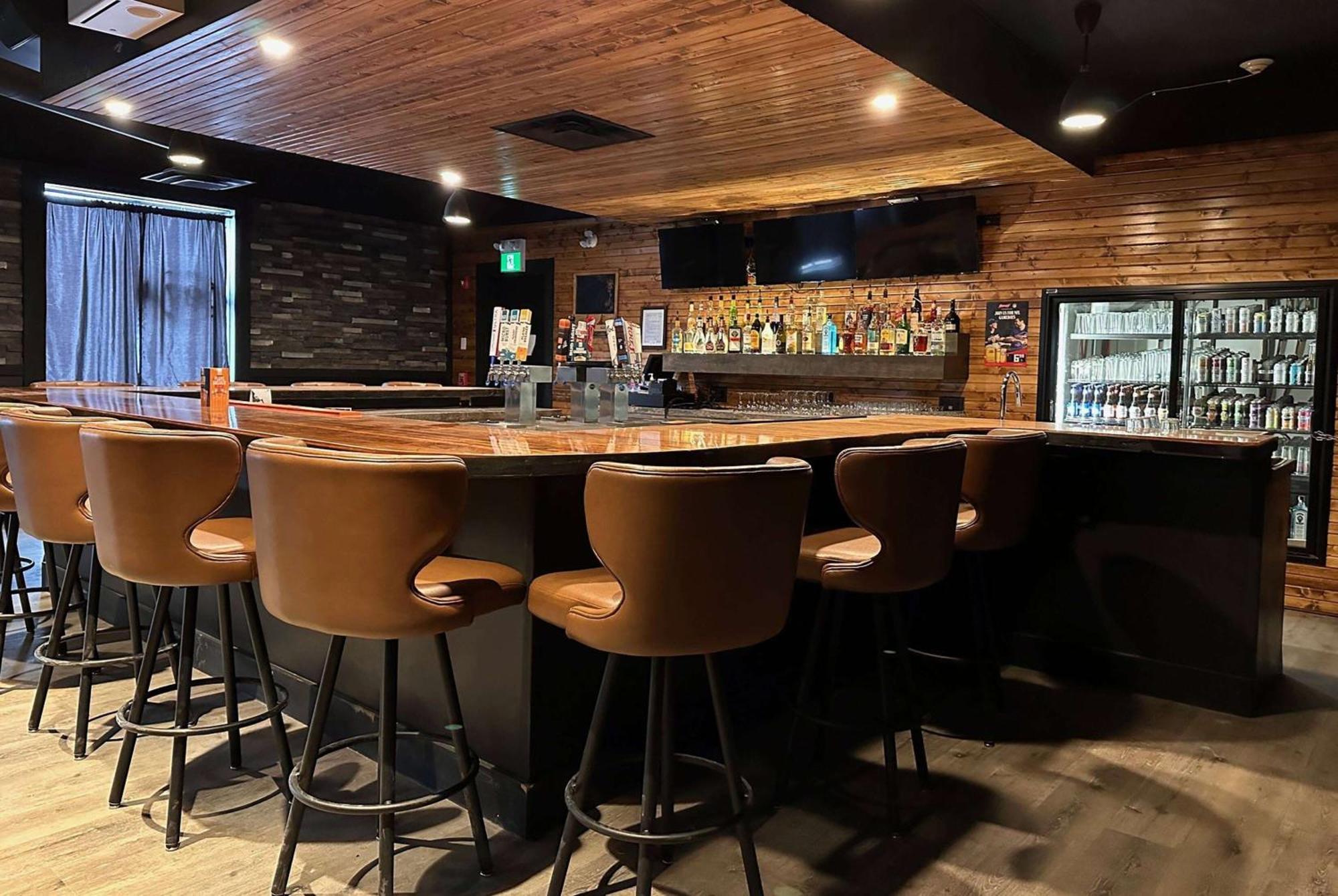 Ramada By Wyndham Estevan מראה חיצוני תמונה
