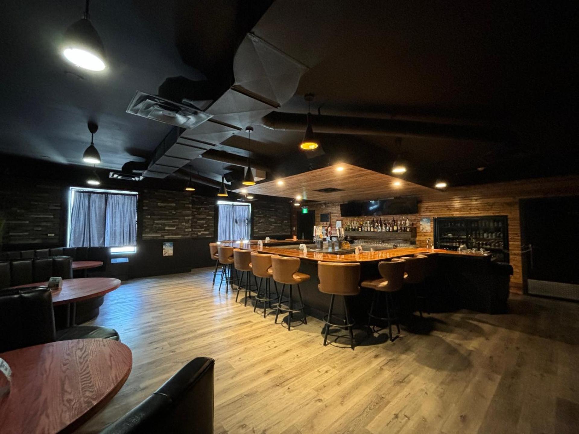 Ramada By Wyndham Estevan מראה חיצוני תמונה
