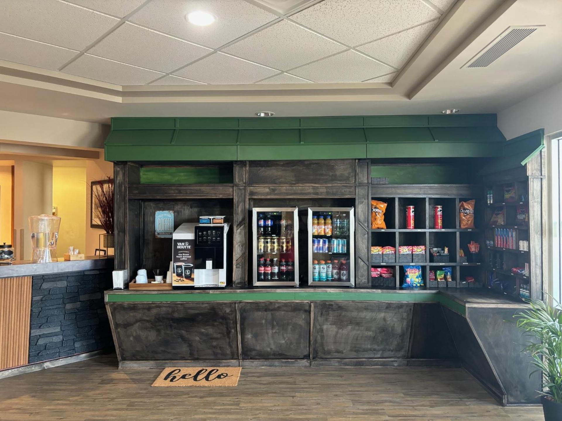Ramada By Wyndham Estevan מראה חיצוני תמונה